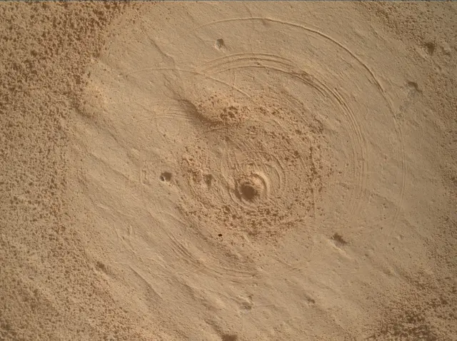 Sol 4976: Mars Hand Lens Imager (MAHLI)