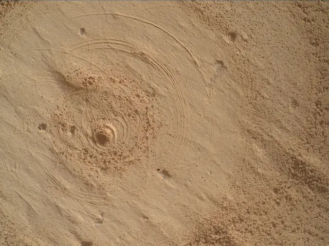 Sol 4976: Mars Hand Lens Imager (MAHLI)