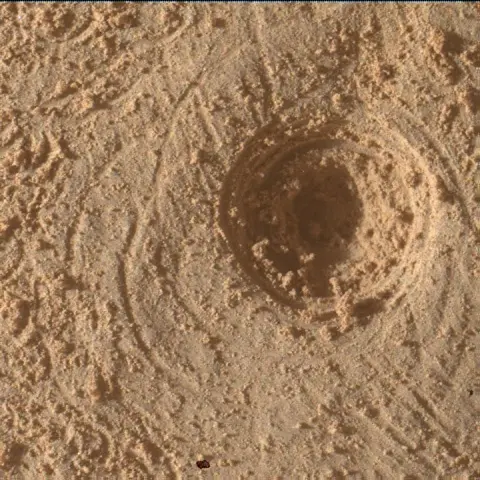 Sol 4976: Mars Hand Lens Imager (MAHLI)
