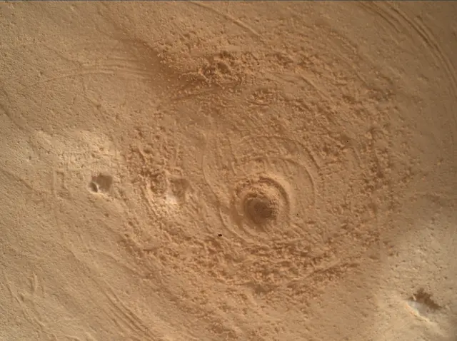 Sol 4976: Mars Hand Lens Imager (MAHLI)