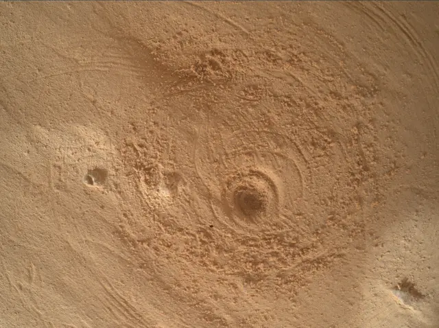 Sol 4976: Mars Hand Lens Imager (MAHLI)