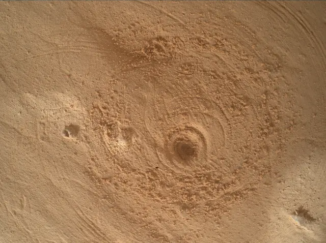 Sol 4976: Mars Hand Lens Imager (MAHLI)