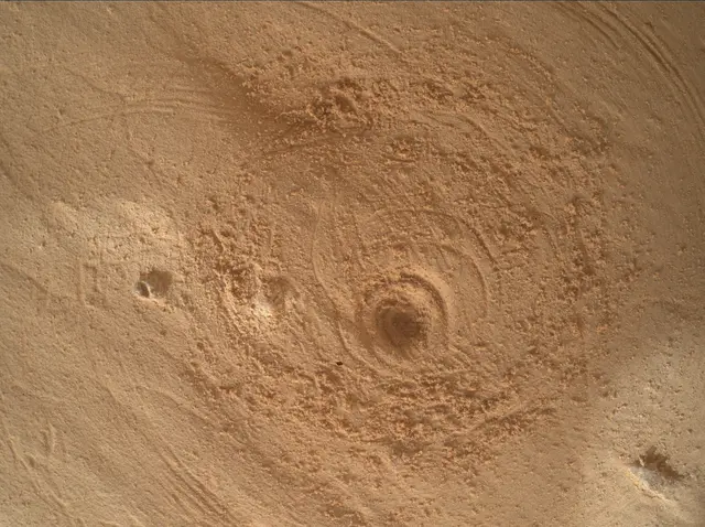 Sol 4976: Mars Hand Lens Imager (MAHLI)