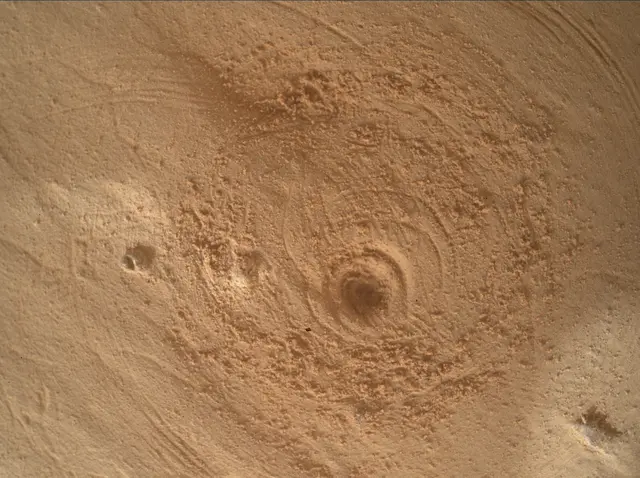 Sol 4976: Mars Hand Lens Imager (MAHLI)