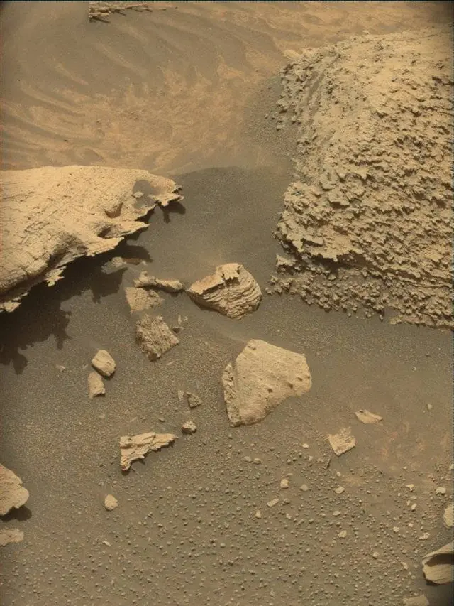Sol 4977: Mast Camera (Mastcam)
