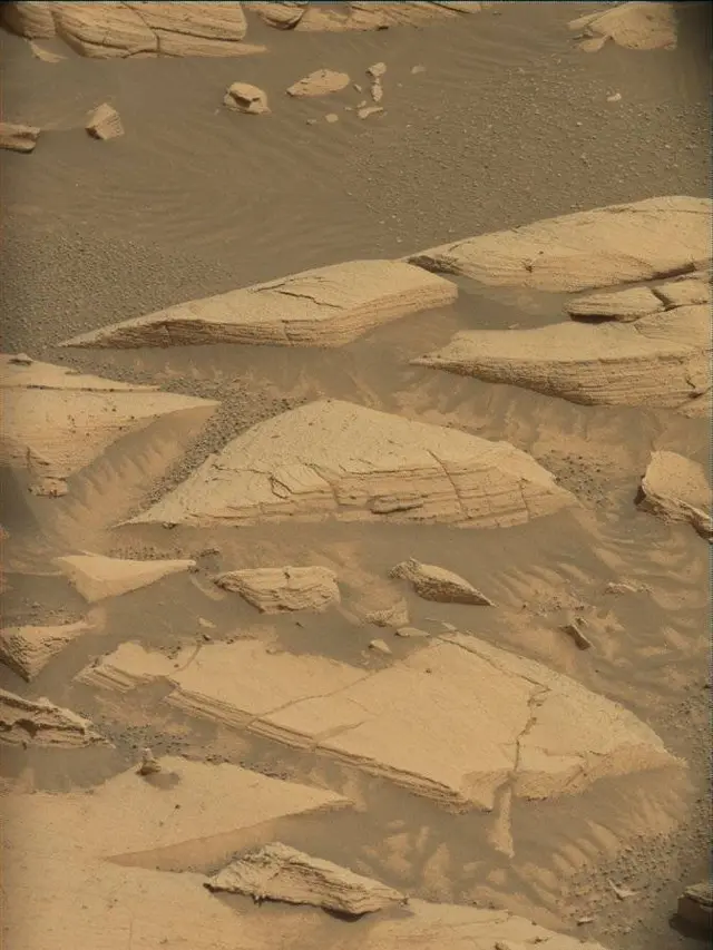 Sol 4977: Mast Camera (Mastcam)