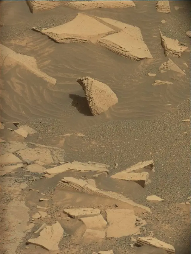Sol 4977: Mast Camera (Mastcam)