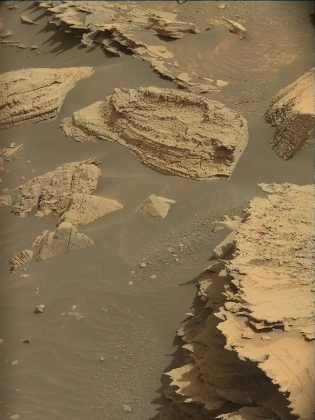 Sol 4977: Mast Camera (Mastcam)