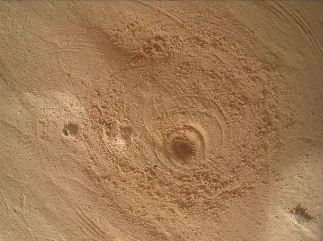 Sol 4977: Mars Hand Lens Imager (MAHLI)