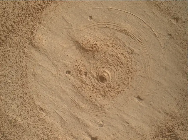 Sol 4977: Mars Hand Lens Imager (MAHLI)