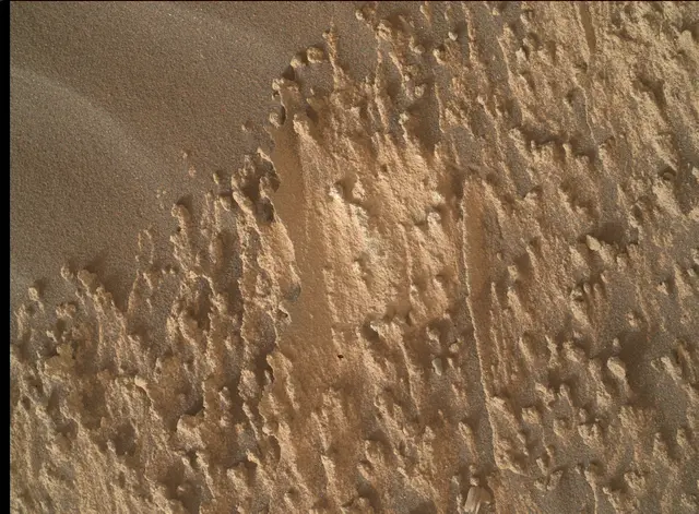 Sol 4982: Mars Hand Lens Imager (MAHLI)