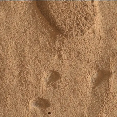 Sol 4988: Mars Hand Lens Imager (MAHLI)