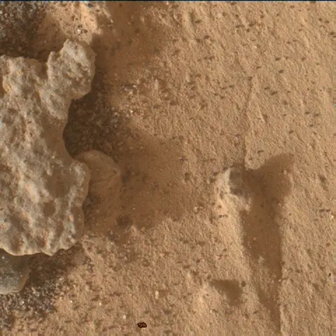 Sol 4988: Mars Hand Lens Imager (MAHLI)