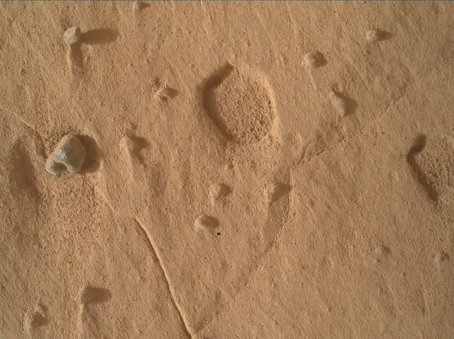 Sol 4988: Mars Hand Lens Imager (MAHLI)