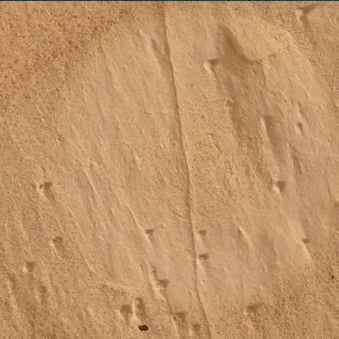 Sol 4988: Mars Hand Lens Imager (MAHLI)