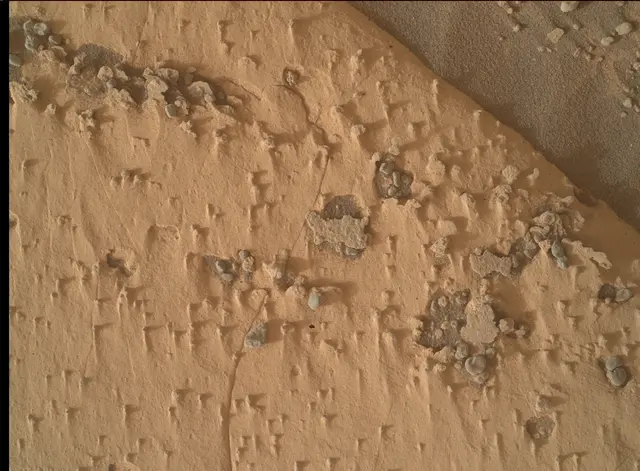 Sol 4988: Mars Hand Lens Imager (MAHLI)