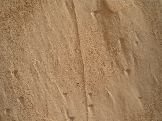 Sol 4988: Mars Hand Lens Imager (MAHLI)