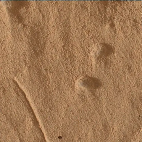 Sol 4988: Mars Hand Lens Imager (MAHLI)