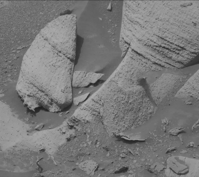 Sol 4989: Mast Camera (Mastcam)