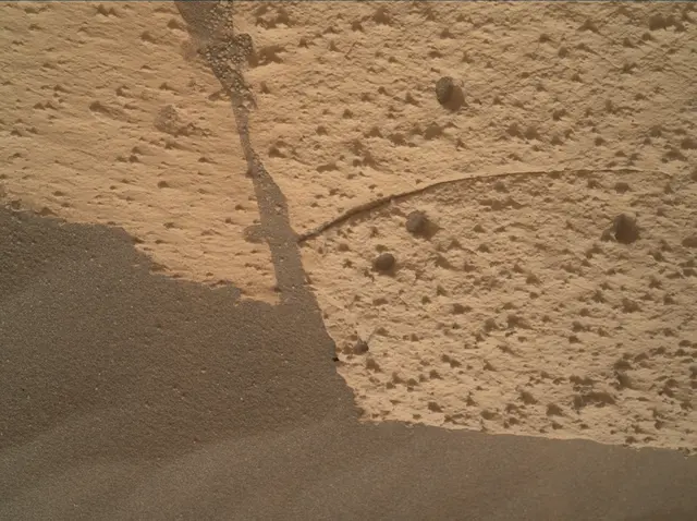 Sol 4992: Mars Hand Lens Imager (MAHLI)