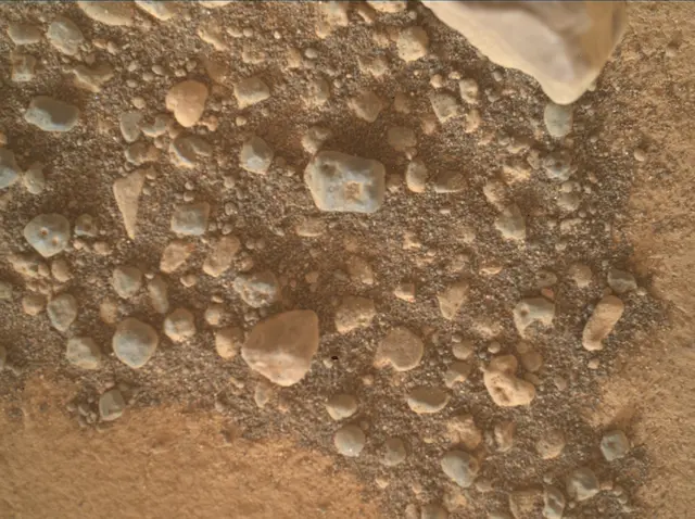 Sol 4995: Mars Hand Lens Imager (MAHLI)