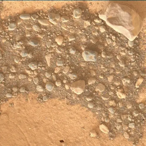 Sol 4995: Mars Hand Lens Imager (MAHLI)