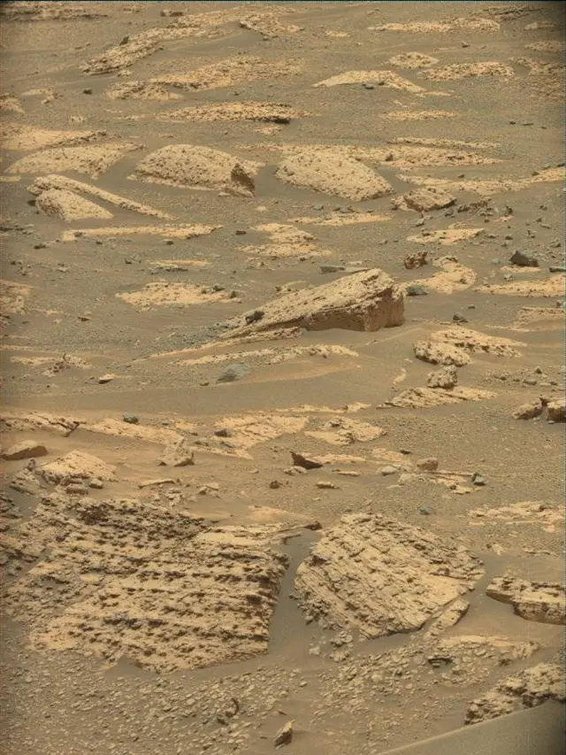 Sol 4996: Mast Camera (Mastcam)